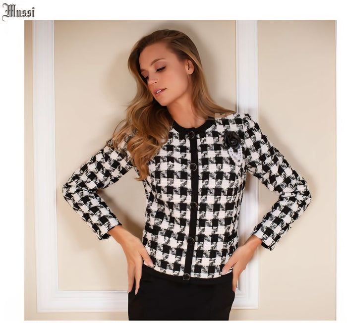Conjunto Saco/Falda Con Broche Rosa Negra MUSSI