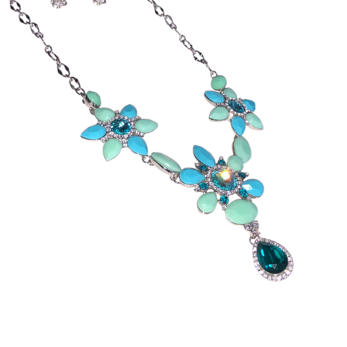 Juego de Collar Y Aretes Azul/ Menta Flores