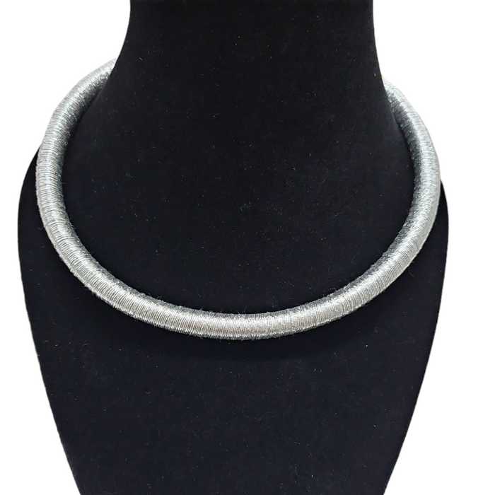 LOB collar plata gusano