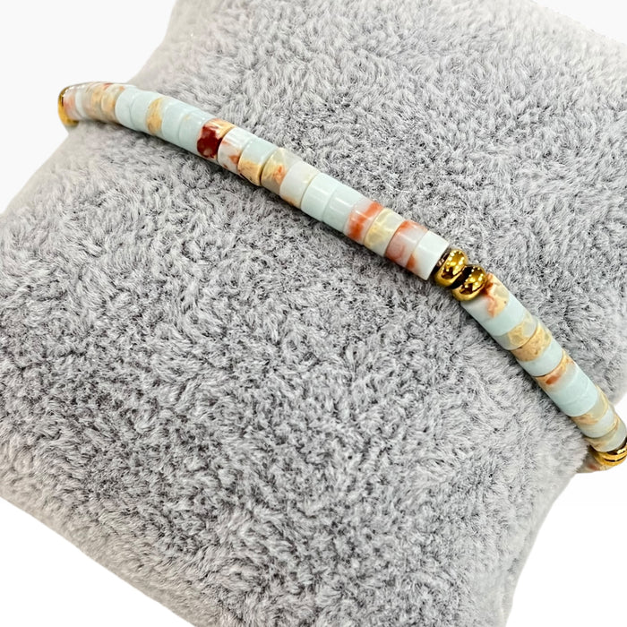 Pulsera En Tonos Menta Con Acentos Dorados